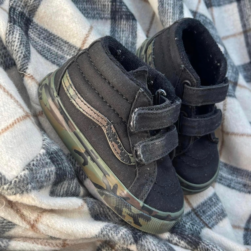 Toddler 5c camo high top Vans